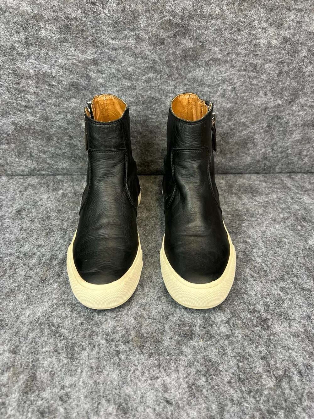 Frye Gia Lug Zip Black Leather Ankle Bootie Sneakers Size 7M - Picture 9 of 9